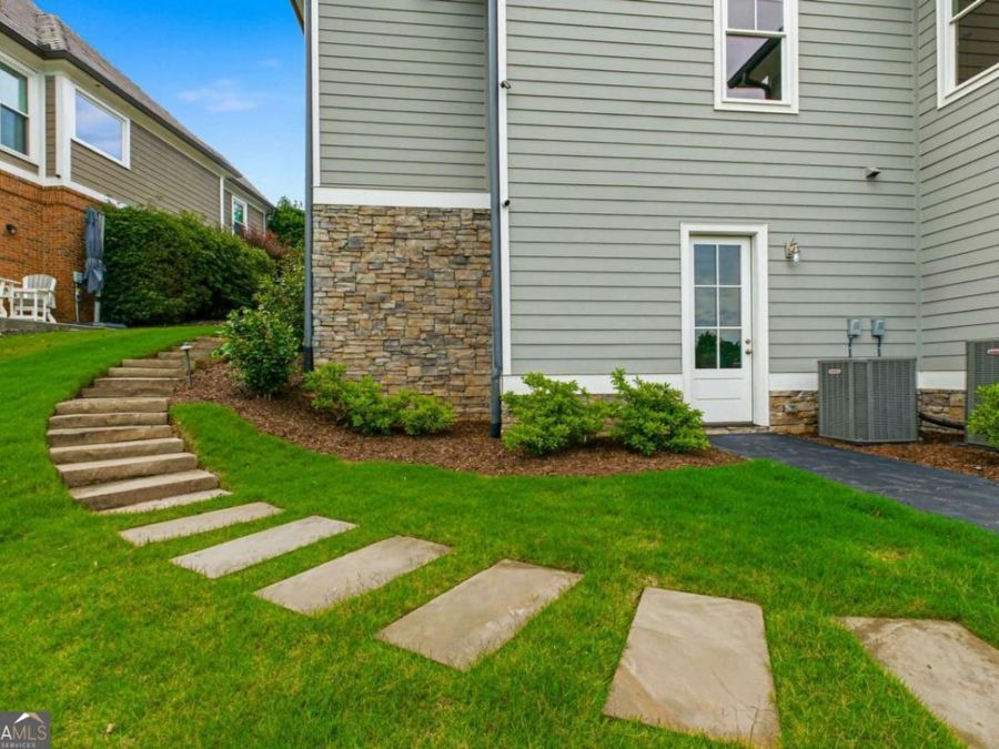 Property Image 100