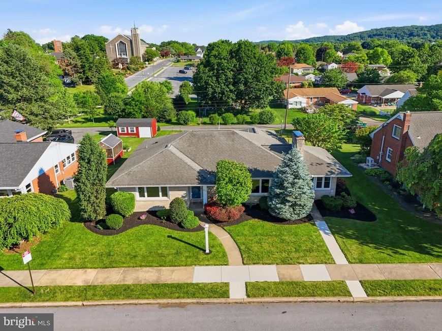 412 W Caracas Avenue, Hershey, PA 17033 Main Photo