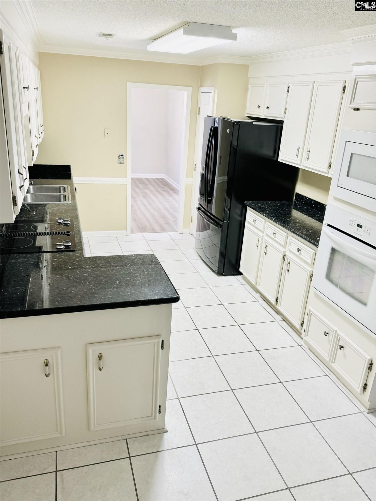 208 Patio Place  Photo 10