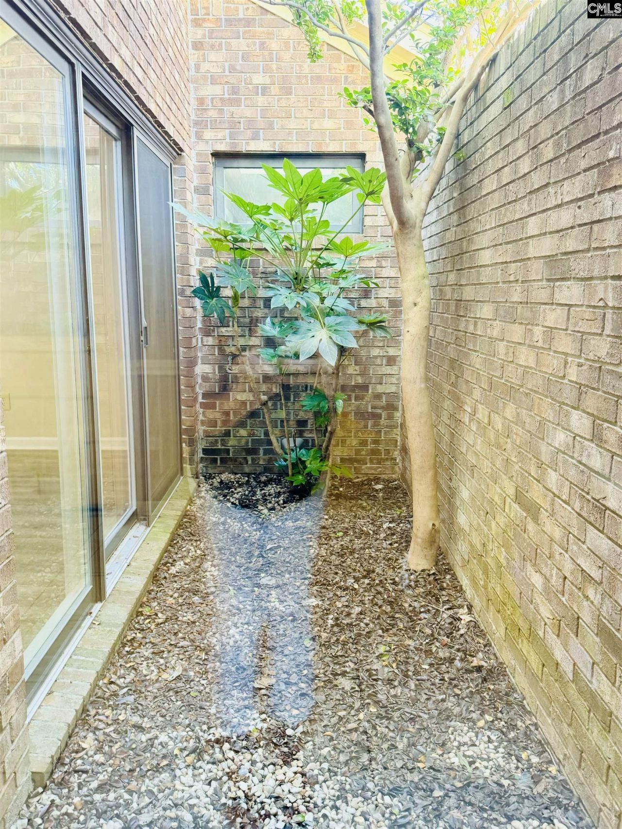 208 Patio Place  Photo 15