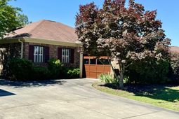 208 Patio Place  photo 4