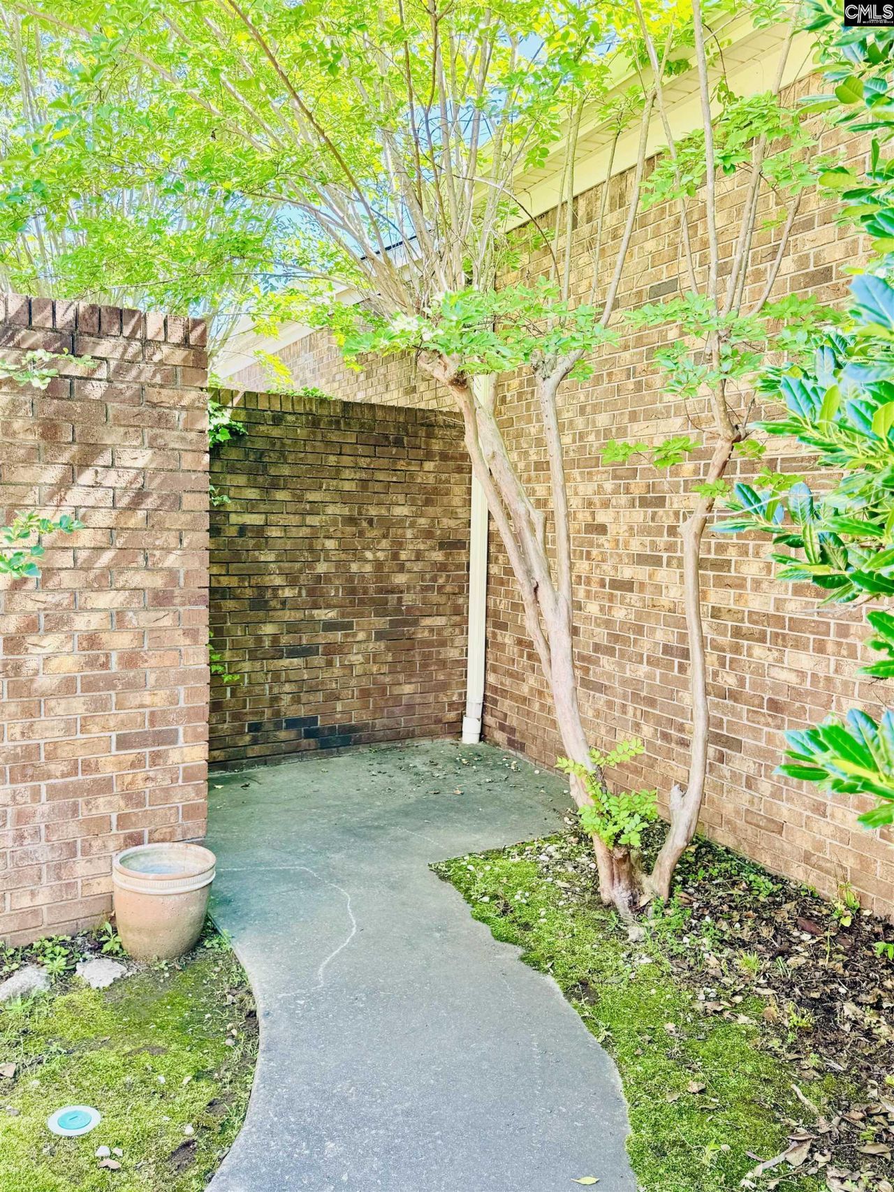 208 Patio Place  Photo 33