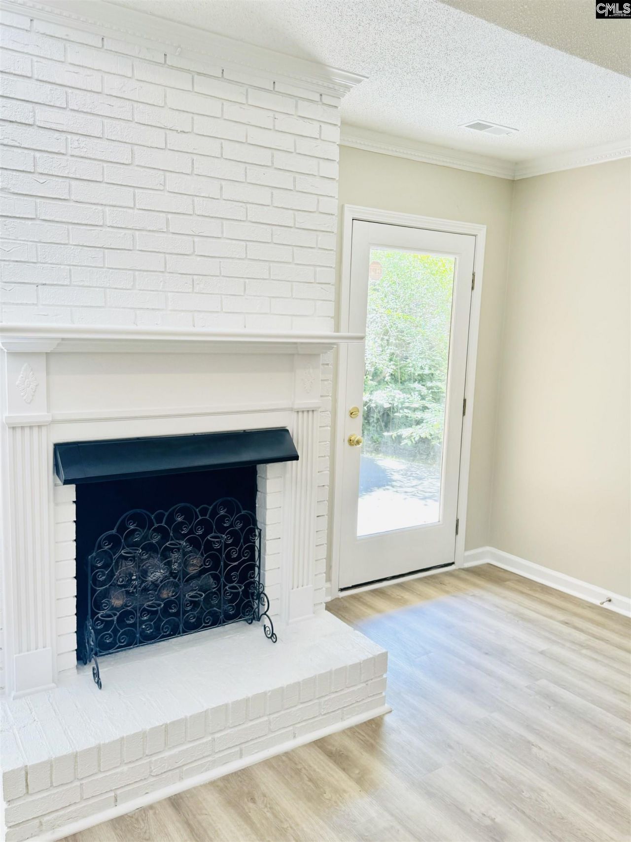 208 Patio Place  Photo 7
