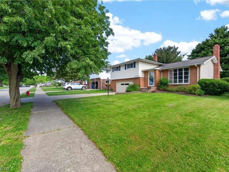 21439 Ellen Drive, Fairview Park, OH 44126 Photo 3
