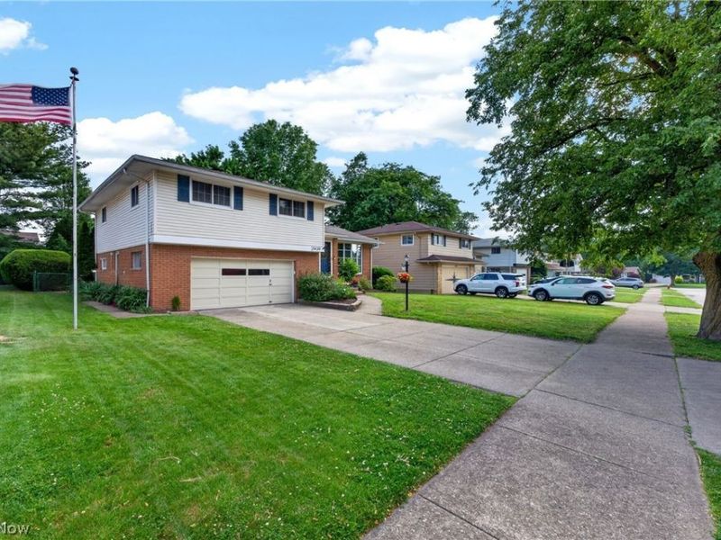 21439 Ellen Drive, Fairview Park, OH 44126 Photo 4