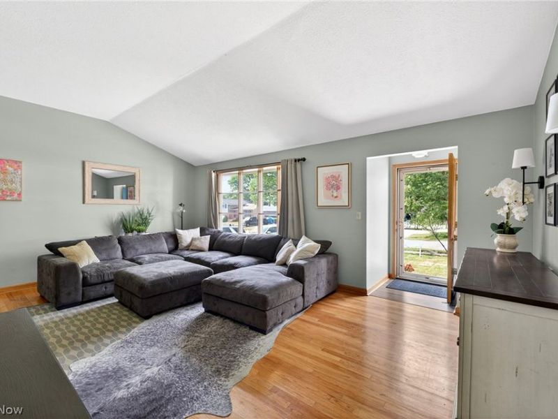21439 Ellen Drive, Fairview Park, OH 44126 Photo 6