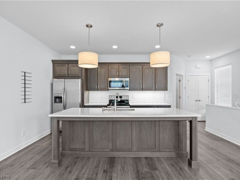 2059 W 34th Place, Cleveland, OH 44113 Photo 3