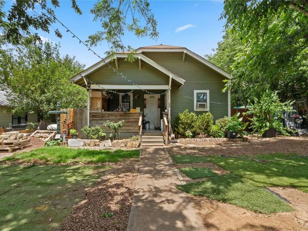 905 W 10th ST , Georgetown, TX 78626
