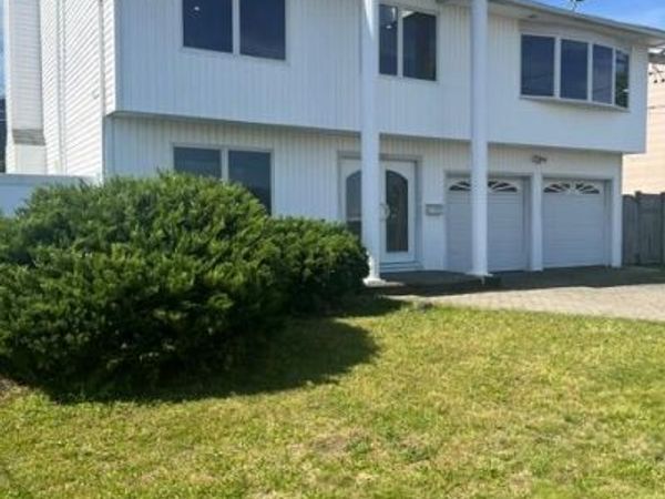 2625 Riverside Drive , Wantagh, NY 11793