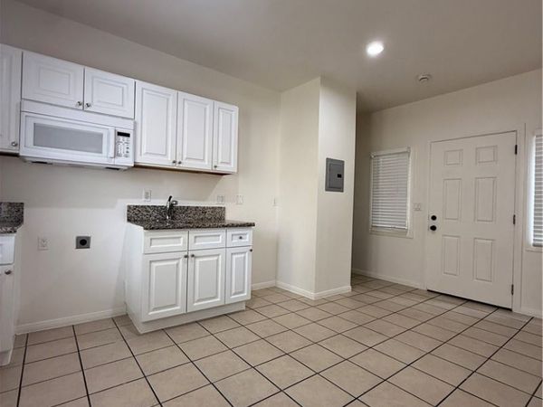 1085 Hoffman Avenue, Unit 10, Long Beach, CA 90813