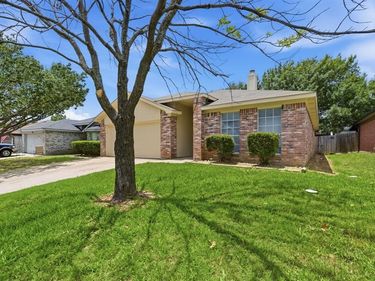 8117 Broken Arrow Road, Fort Worth, TX 76137