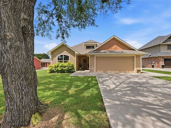114 Sequoya Drive, Lake Kiowa, TX 76240