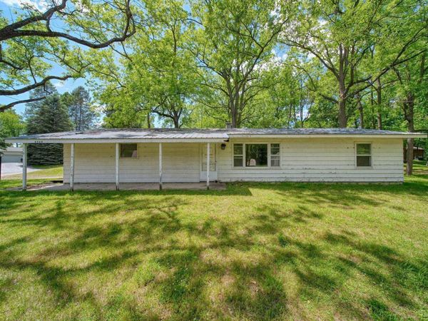 3940 Round Lake , Manitou Beach, MI 49253