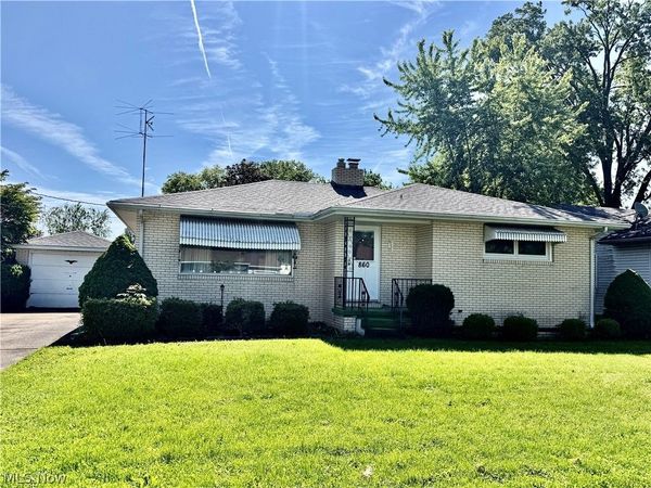 860 Adelaide Avenue NE, Warren, OH 44483