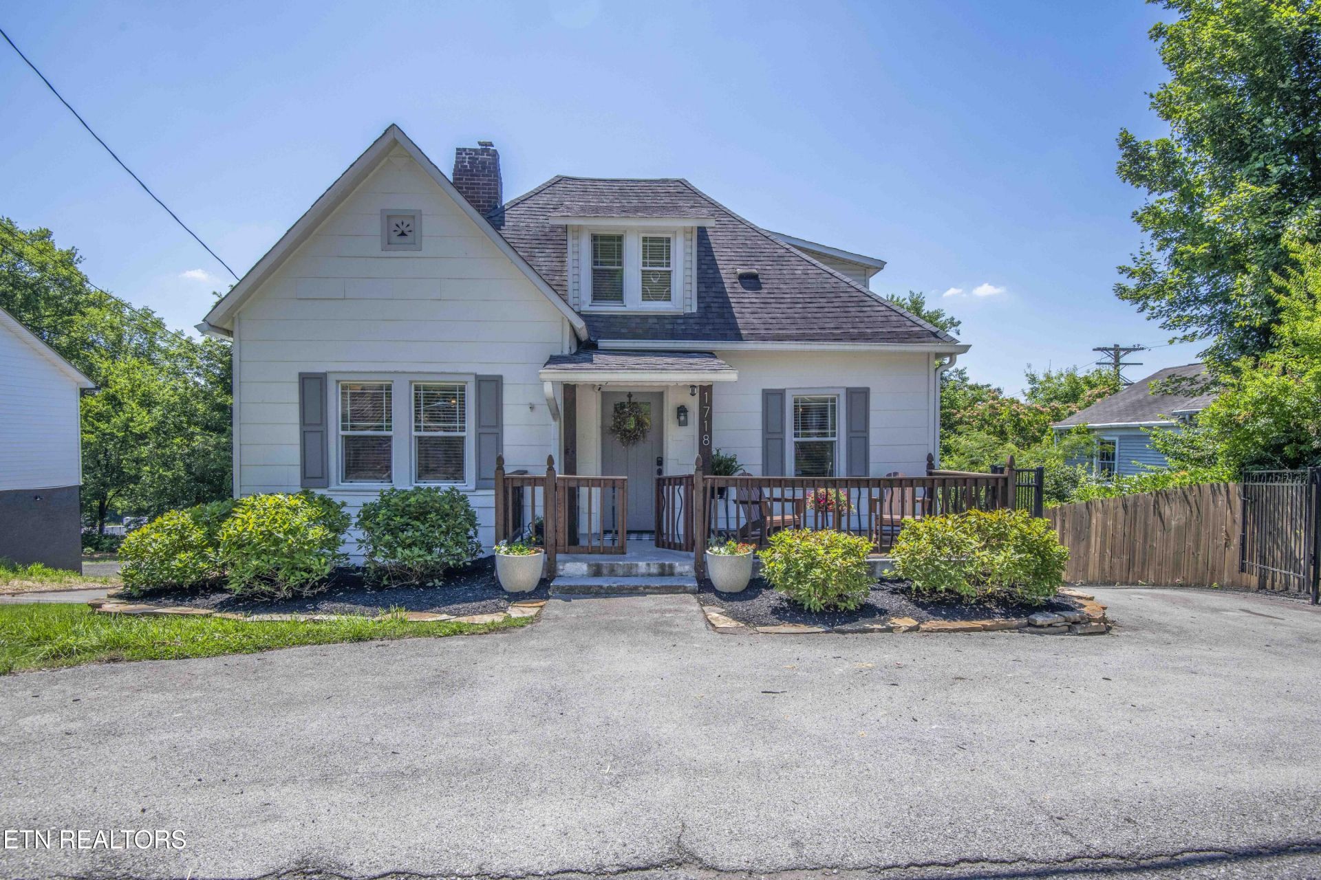 1718 Spring St, Powell, TN 37849 Main Photo