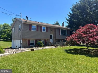 20 COMMERCE STREET, NEW OXFORD, PA 17350