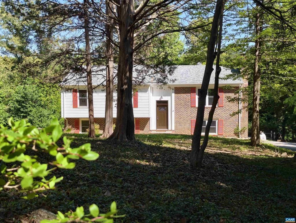 2140 Viburnum Ct, Charlottesville, VA 22911 Main Photo