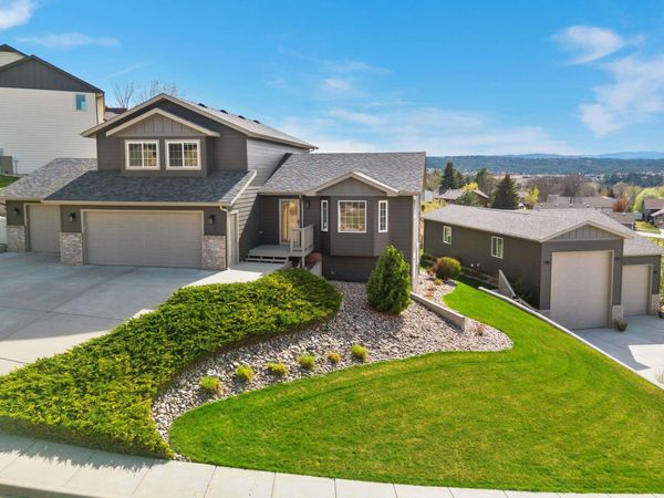 2049 HARNEY DR, Rapid City, SD 57702