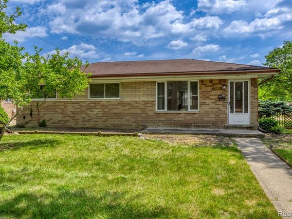 32240 Hawthorne Drive , Warren, MI 48092