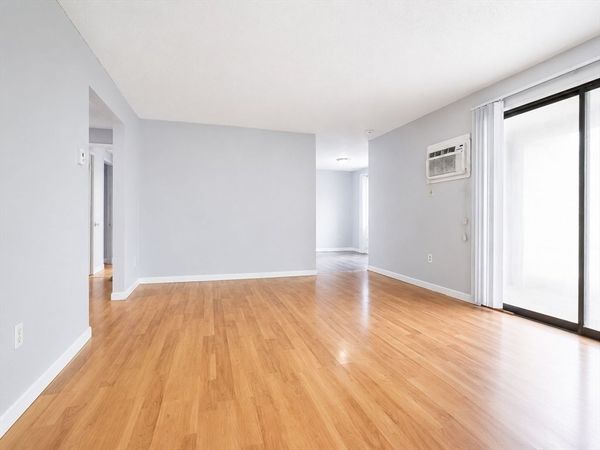 2400 Skyline Dr, Unit 1, Lowell, MA 01854