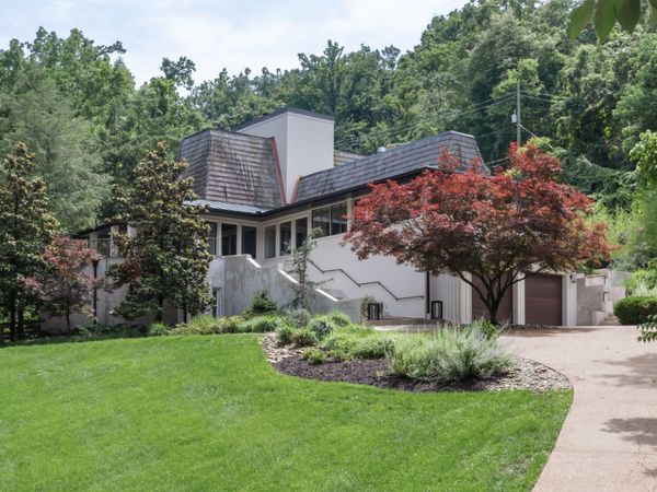 1147 Crater Hill Dr, Nashville, TN 37215