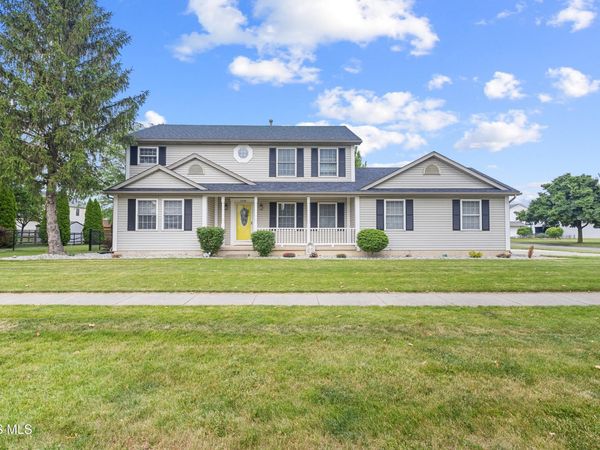 1206 N Finch Drive, Bowling Green, OH 43402