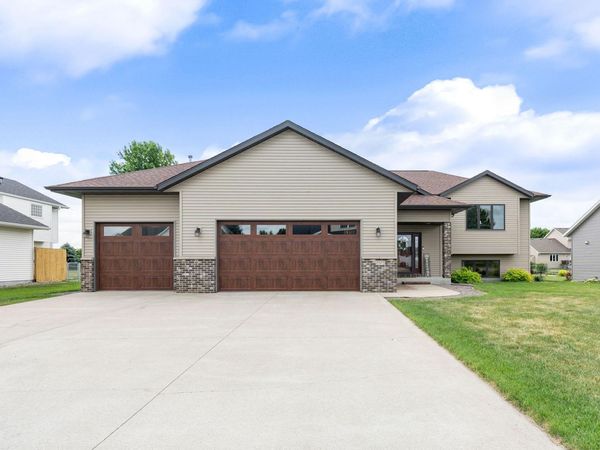 2575 Fox Hollow Lane, Owatonna, MN 55060