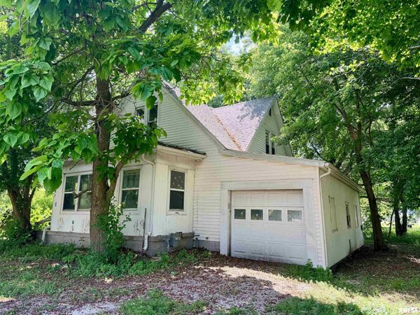 307 N CEDAR Street, Bowen, IL 62316