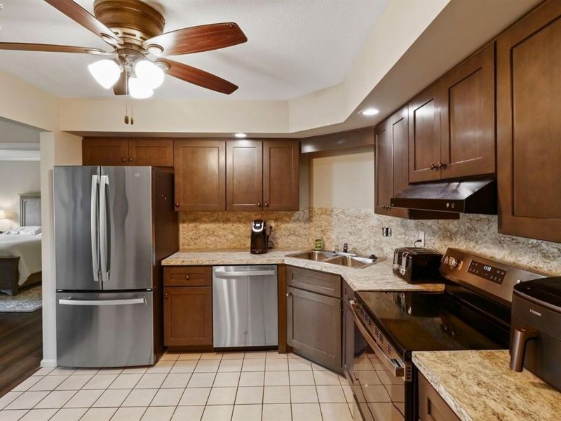 4704 Venice Heights Boulevard, Unit 215, Sandusky, OH 44870 Photo 8