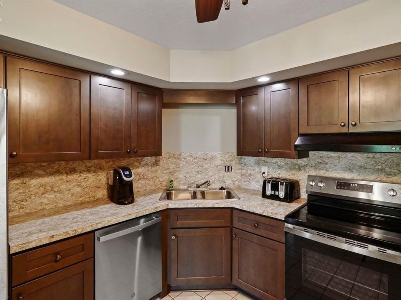 4704 Venice Heights Boulevard, Unit 215, Sandusky, OH 44870 Photo 9