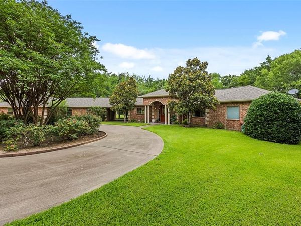 207 Tonkawa Trail , Corsicana, TX 75109
