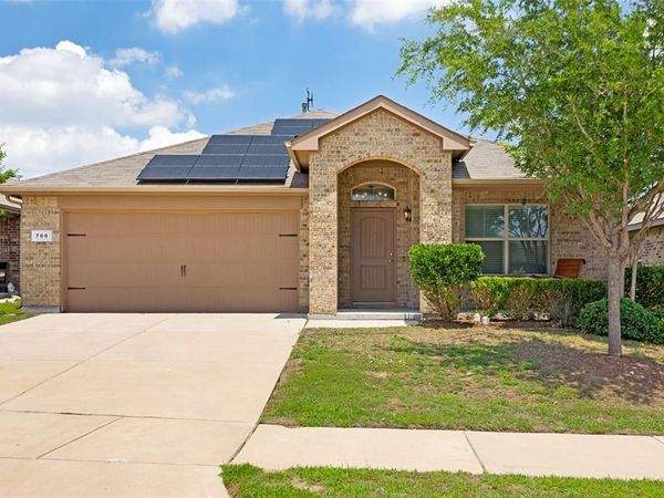 709 Wylie Street , Crowley, TX 76036