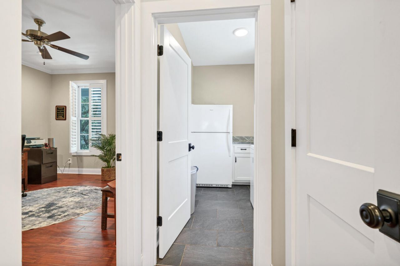 8730 Marsh Aire Lane Photo 37