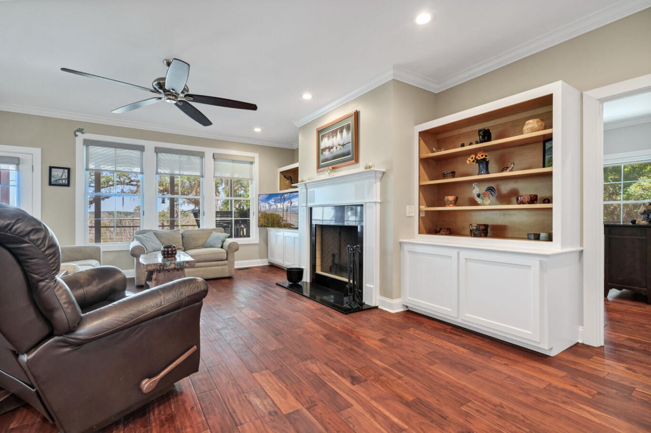 8730 Marsh Aire Lane Photo 7