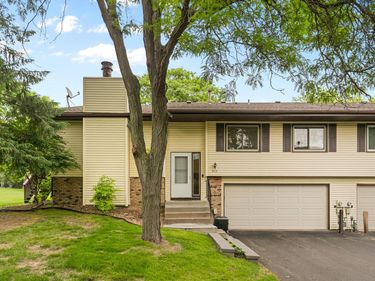 919 Greenhaven Drive, Vadnais Heights, MN 55127