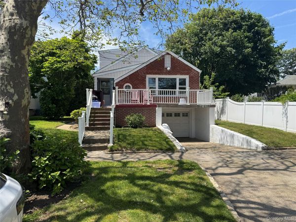 123 Genesee Boulevard , Atlantic Beach, NY 11509