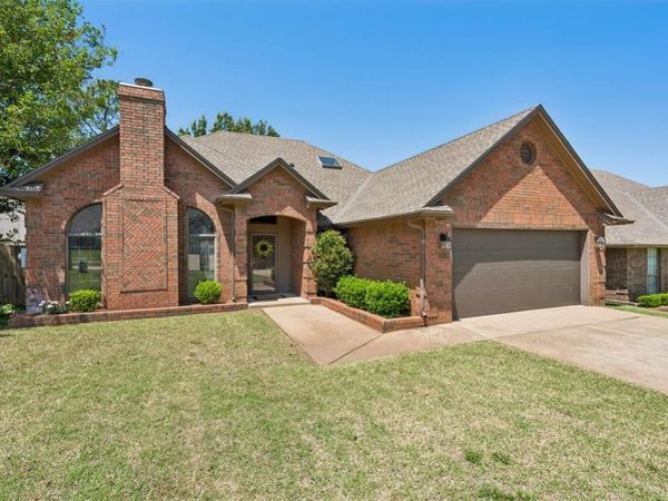1809 Courtney Lane, Edmond, OK 73013