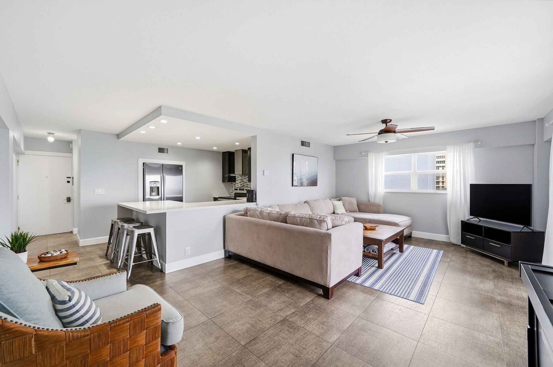 95 N Birch Road, Unit 606, Fort Lauderdale, FL 33304 Photo