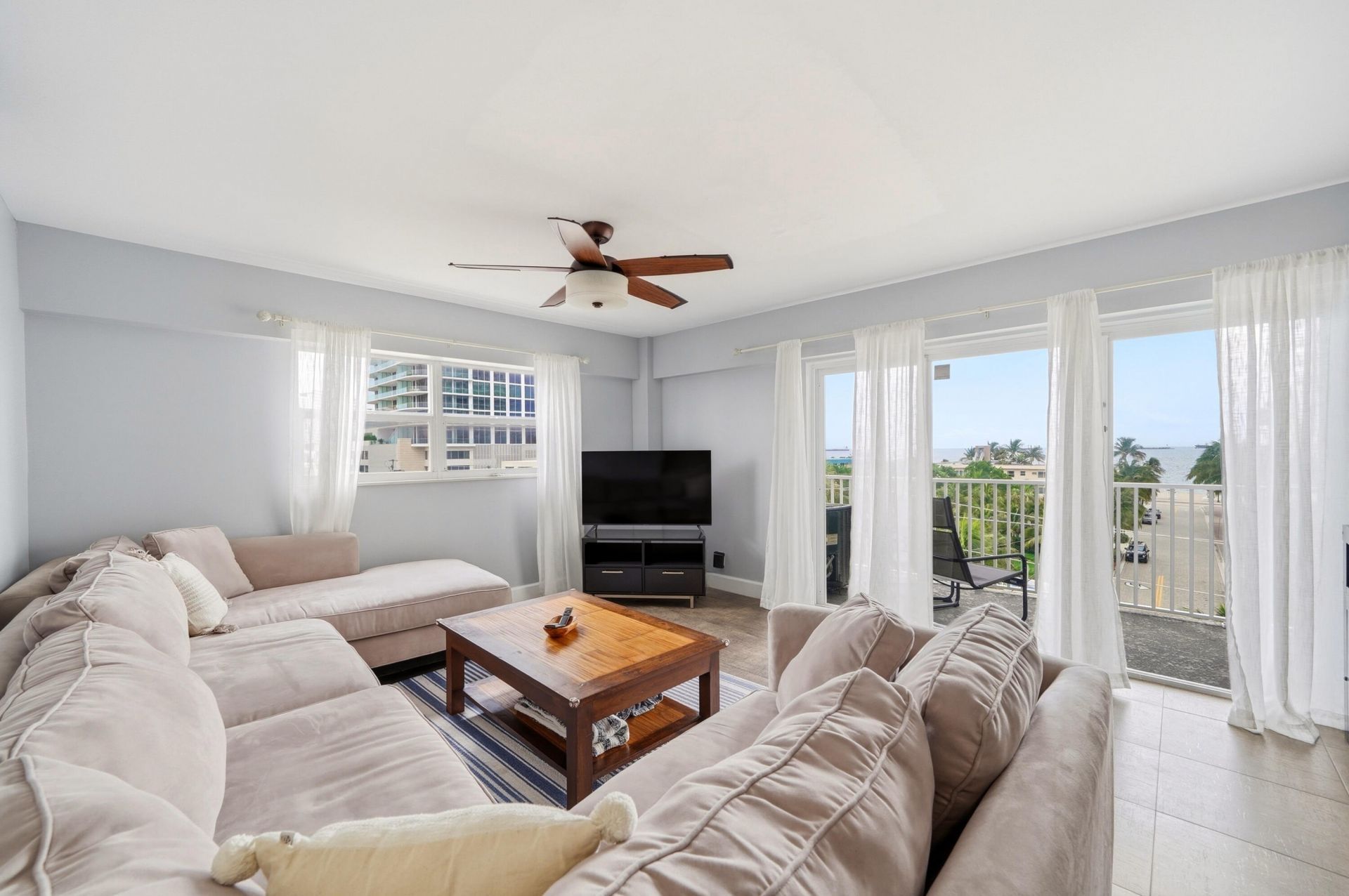 95 N Birch Road, Unit 606, Fort Lauderdale, FL 33304 Photo