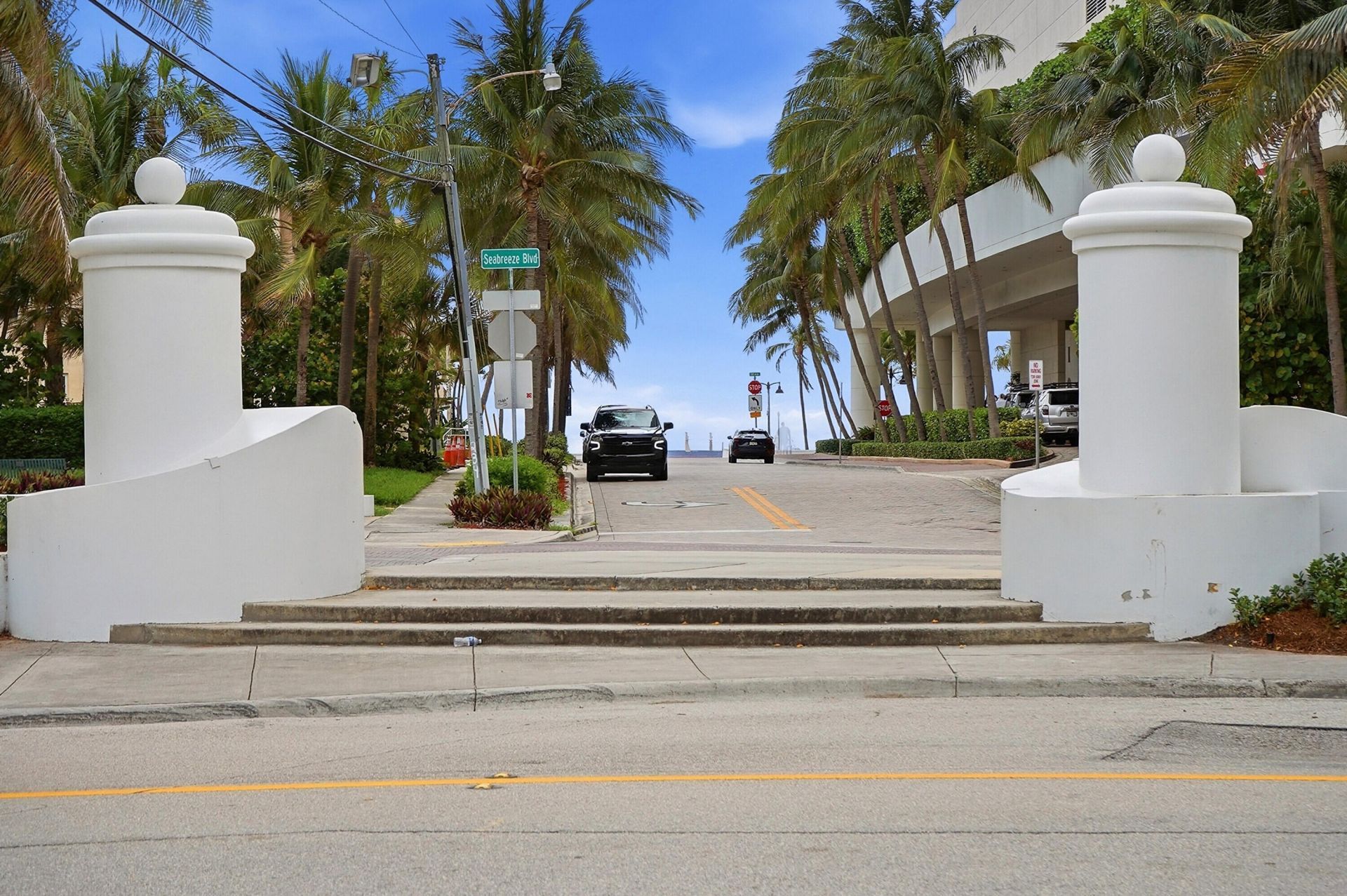 95 N Birch Road, Unit 606, Fort Lauderdale, FL 33304 Photo