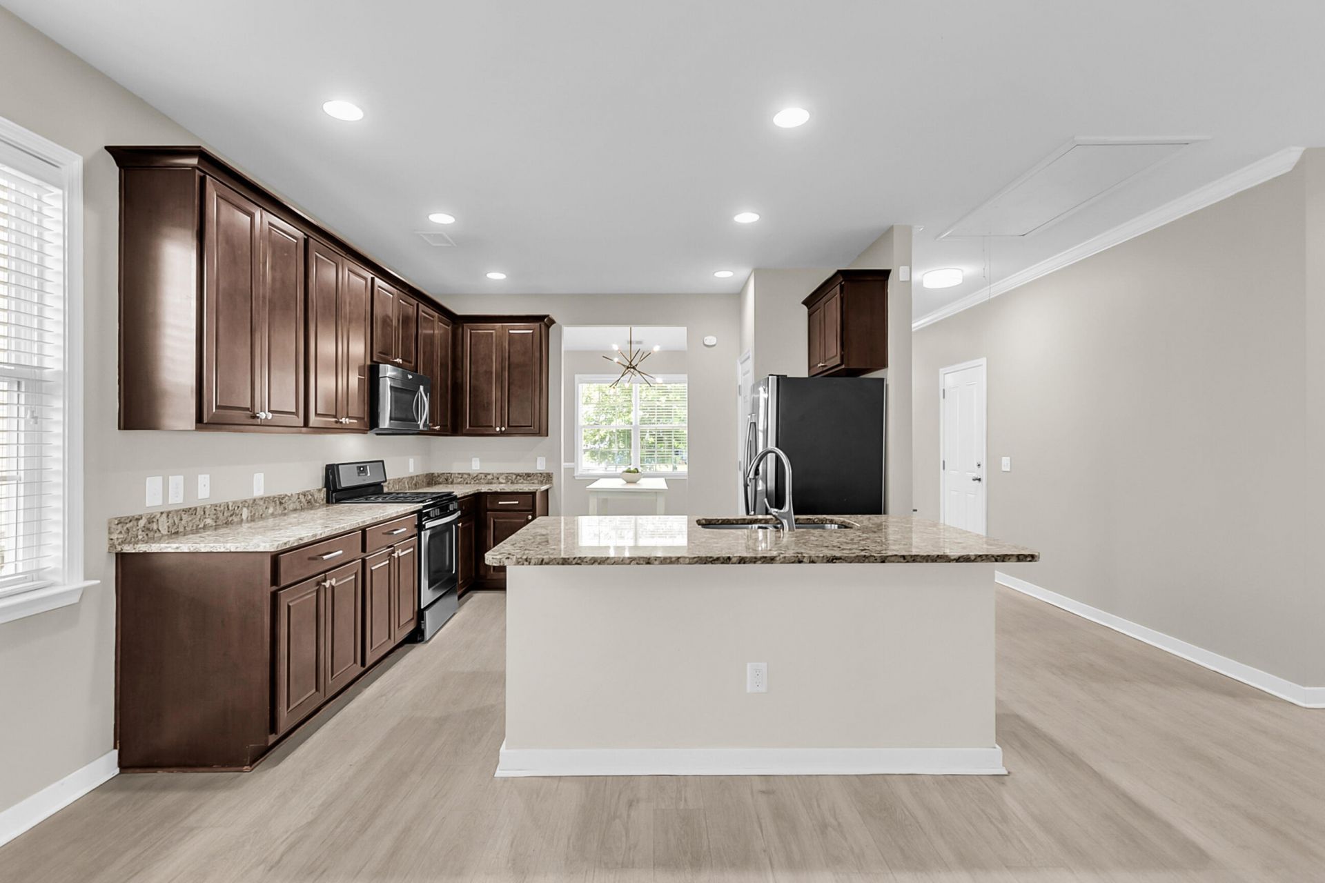 8113 Saveur Lane Photo 14