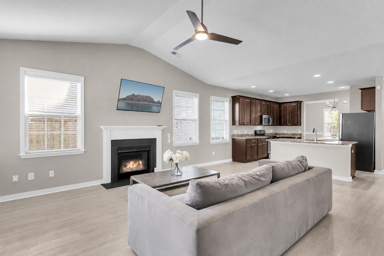 8113 Saveur Lane Photo 16