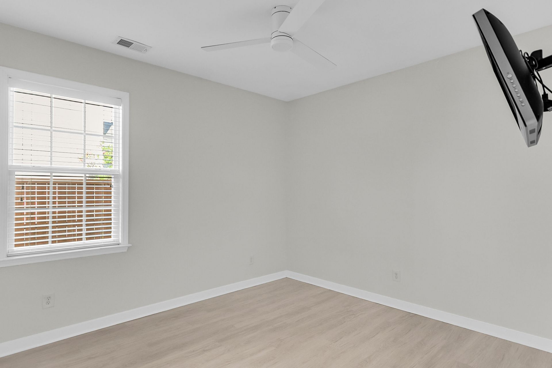 8113 Saveur Lane Photo 29