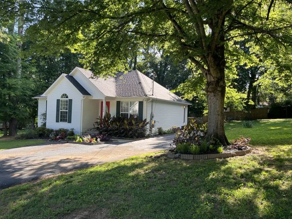 1706 Hillview Dr , Columbia, TN 38401