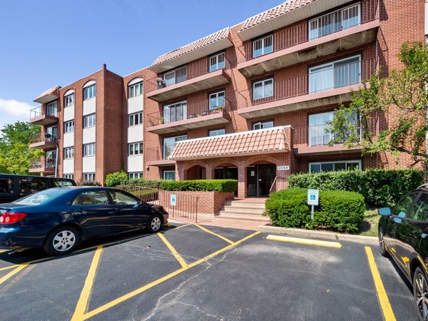2066 Saint Johns Avenue, Unit 303, Highland Park, IL 60035
