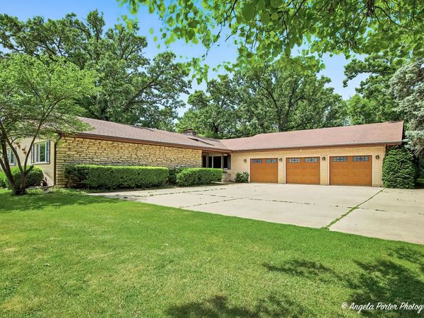 4121 Miller Oaks Drive , McHenry, IL 60051