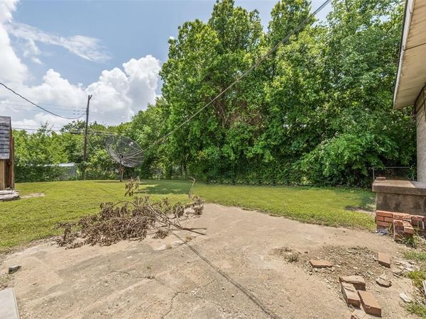 1112 E Ann Arbor Avenue, Dallas, TX 75216