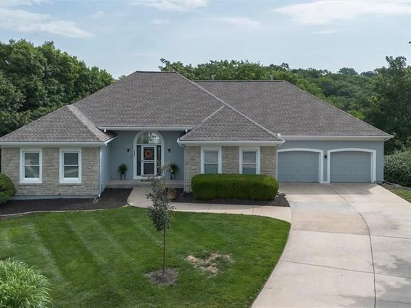 6001 Hallet Street, Shawnee, KS 66216