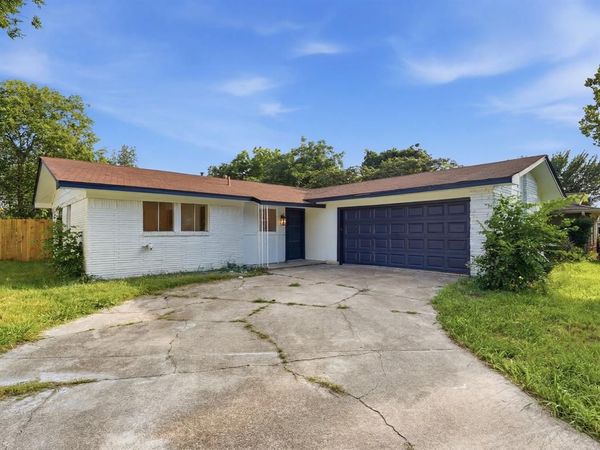 4649 South Drive W, Fort Worth, TX 76132