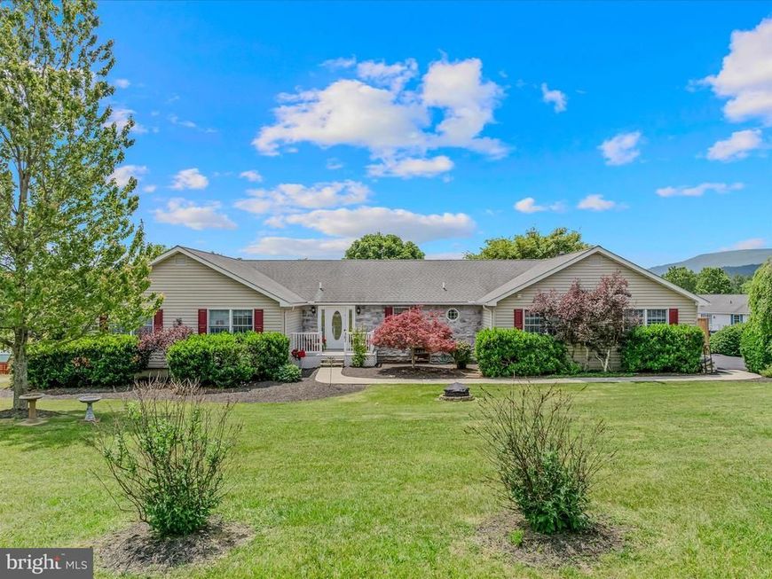 302 Prado Way, Berkeley Springs, WV 25411 Main Photo